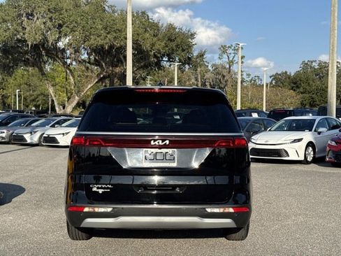 Used 2024 Kia Carnival LX image 3