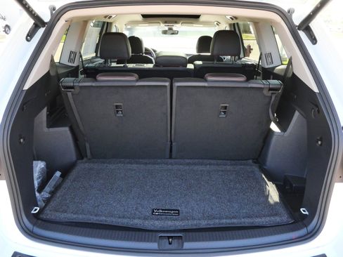 Certified 2025 Volkswagen Atlas Peak Edition SE AWD/4WD image 18