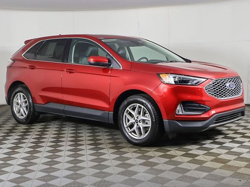 Used 2024 Ford Edge SEL w/ Convenience Package image 2