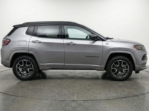 Used 2025 Jeep Compass Trailhawk image 11