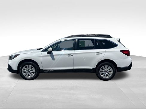 Used 2018 Subaru Outback 2.5i Premium AWD/4WD image 2