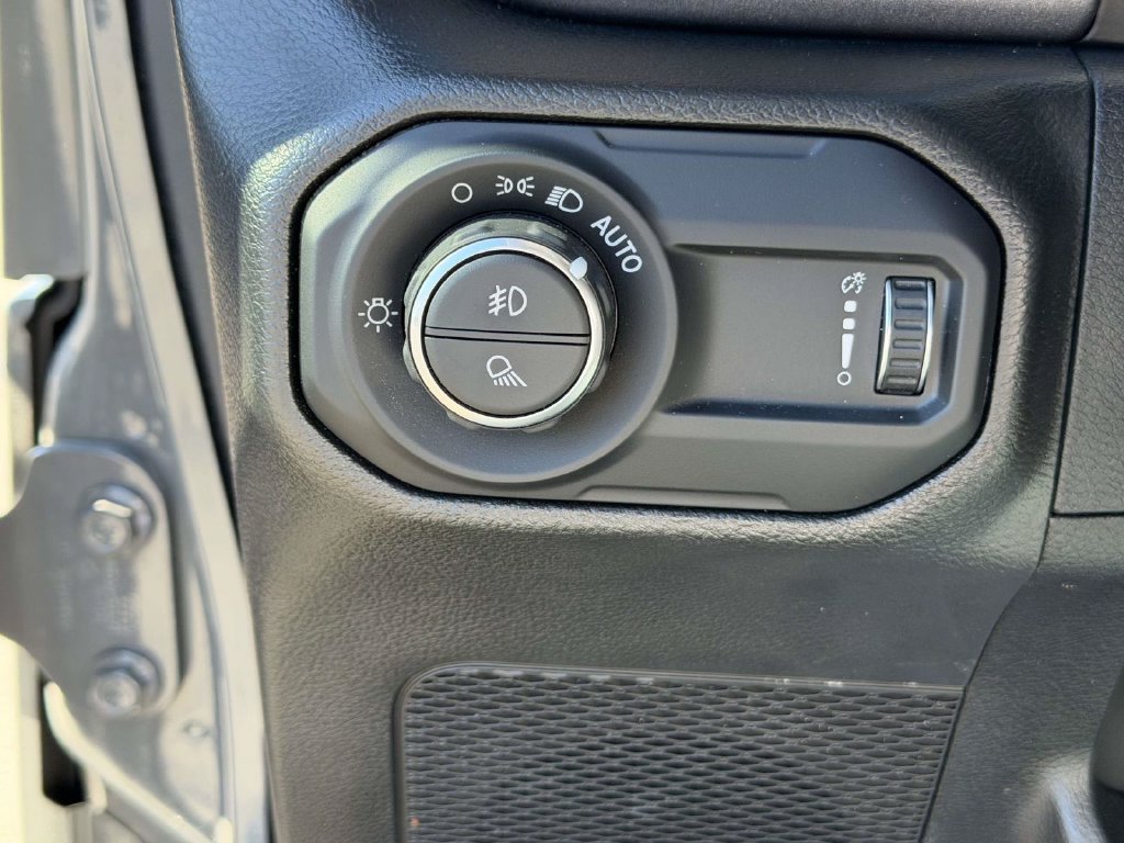 Used 2023 Jeep Gladiator Mojave w/ LED Lighting Group AWD/4WD image 32