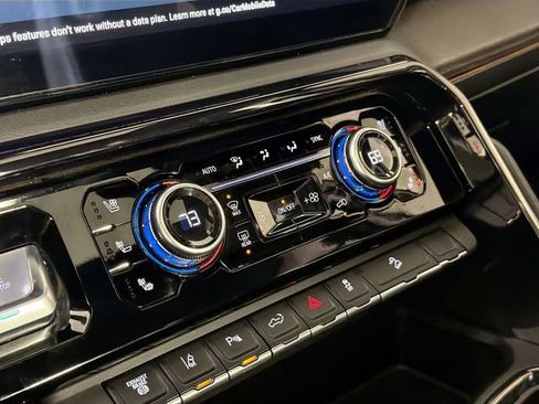 Used 2024 GMC Sierra 3500 AT4 w/ AT4 Preferred Package image 16