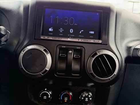 Used 2014 Jeep Wrangler Sport w/ Quick Order Package 24S AWD/4WD image 24