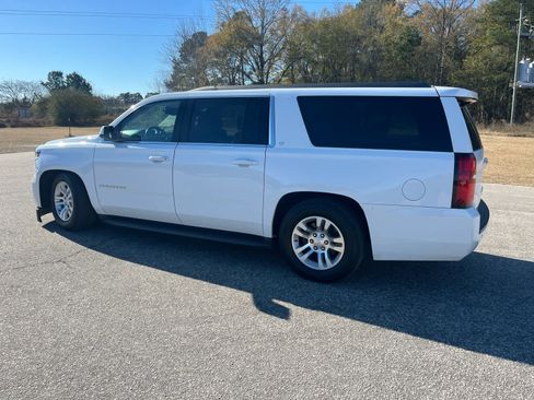 Used 2018 Chevrolet Suburban LT image 4