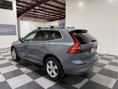 Used 2022 Volvo XC60 B5 Momentum image 7