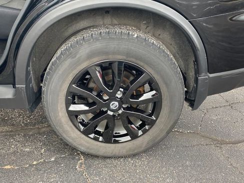 Used 2020 Nissan Rogue SV image 16