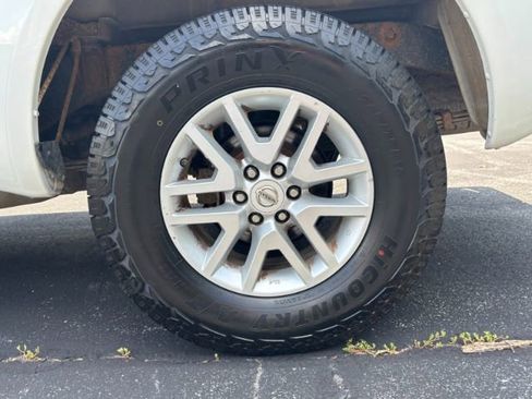 Used 2015 Nissan Frontier SV image 8