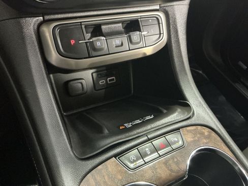Used 2021 GMC Acadia Denali w/ Denali Ultimate Package AWD/4WD image 23