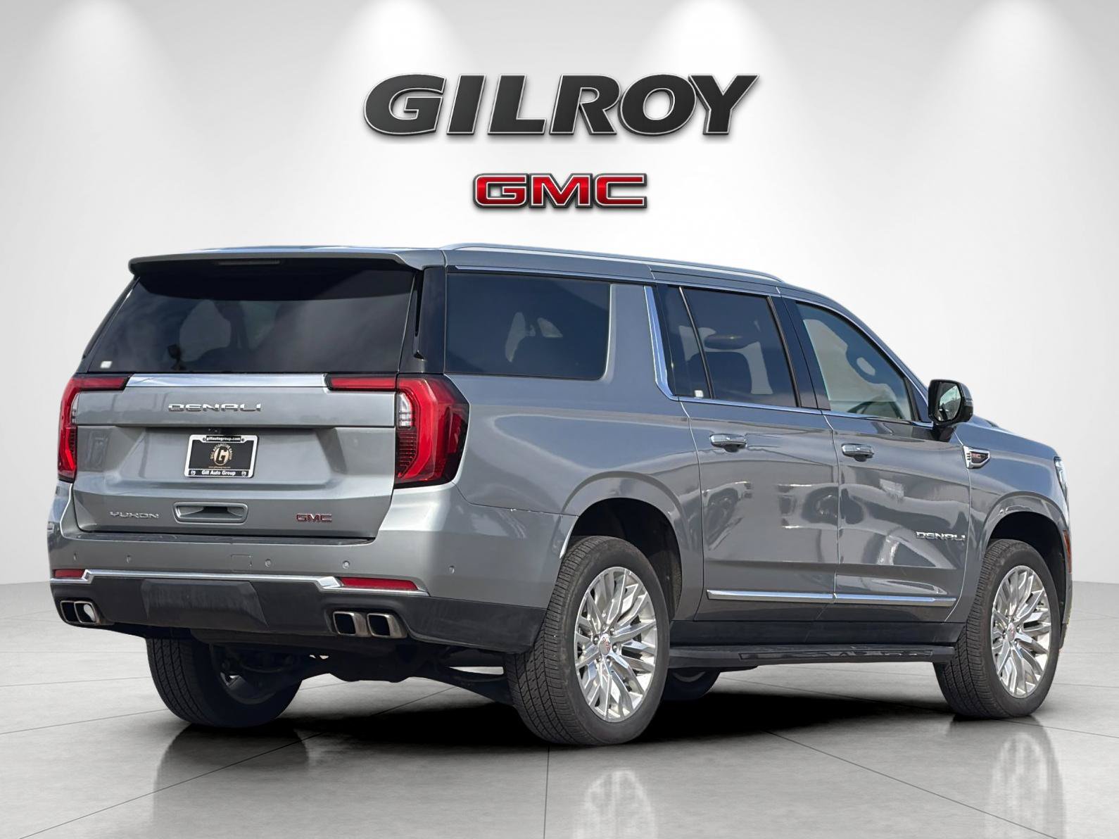 Used 2025 GMC Yukon XL Denali AWD/4WD image 3