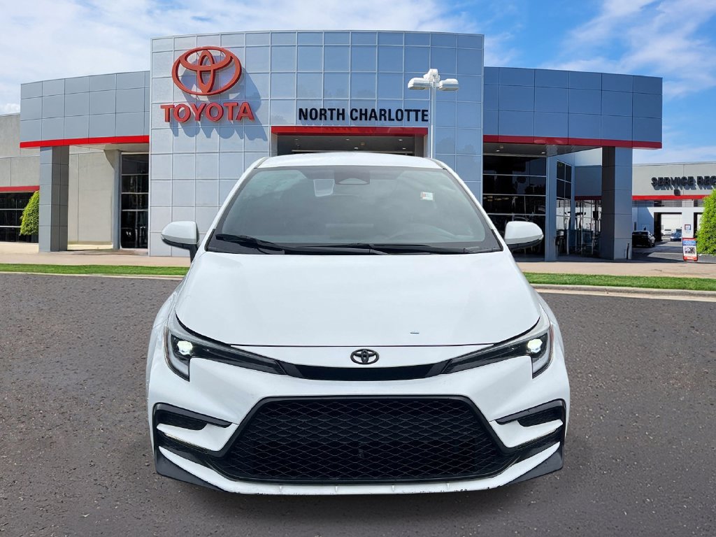 Used 2024 Toyota Corolla SE FWD image 3