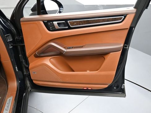 Certified 2023 Porsche Cayenne Platinum Edition AWD/4WD image 29