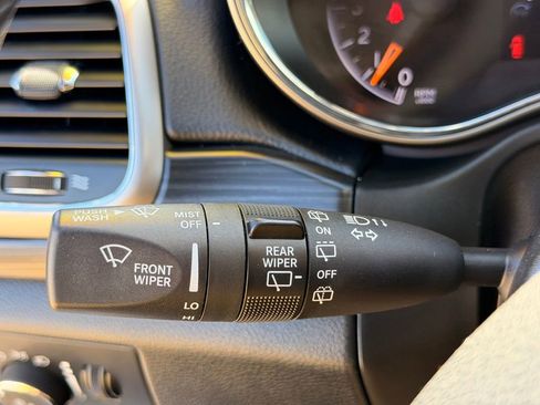 Used 2022 Jeep Grand Cherokee Laredo X AWD/4WD image 16