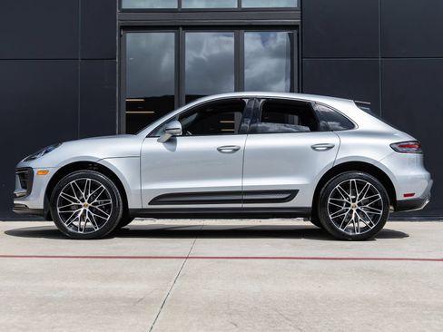 Certified 2026 Porsche Macan AWD/4WD image 2