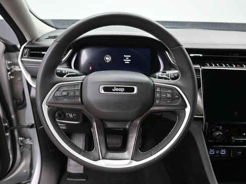Used 2023 Jeep Grand Cherokee L Limited AWD/4WD image 17