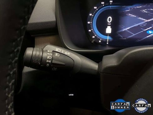 Used 2025 Volvo XC40 B5 Plus image 41