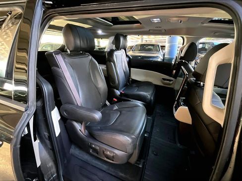 Used 2022 Kia Carnival SX Prestige image 20