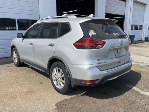 Used 2017 Nissan Rogue SV FWD image 4