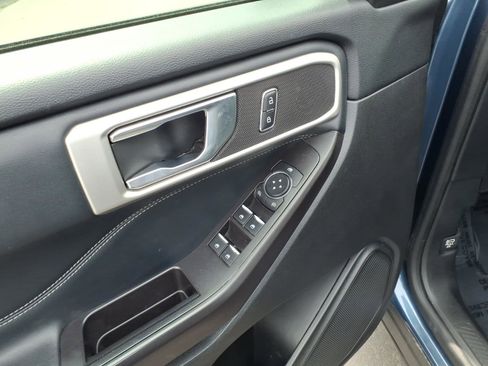 Used 2020 Ford Explorer XLT w/ Equipment Group 202A AWD/4WD image 17