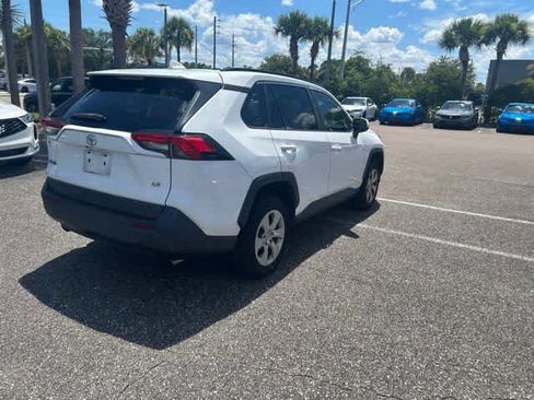 Used 2019 Toyota RAV4 LE FWD image 10