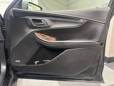 Used 2015 Chevrolet Impala LT FWD image 23