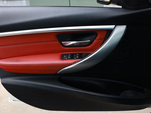 Used 2018 BMW 330i Sedan w/ M Sport Package image 48