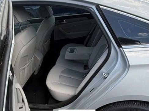 Used 2015 Hyundai Sonata SE w/ Option Group 09 FWD image 3