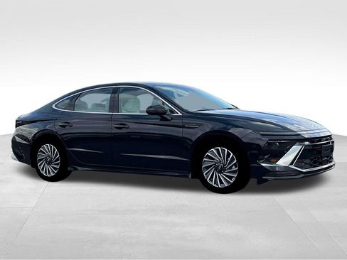 Used 2025 Hyundai Sonata Limited image 11