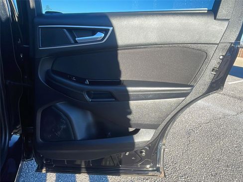 Used 2019 Ford Edge SEL image 15