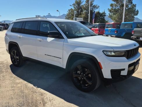 Used 2023 Jeep Grand Cherokee L Laredo AWD/4WD image 3