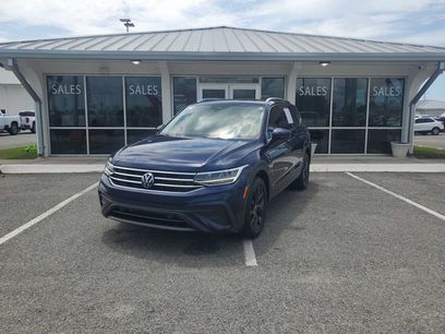 Used 2024 Volkswagen Tiguan SE w/ Panoramic Sunroof Package
