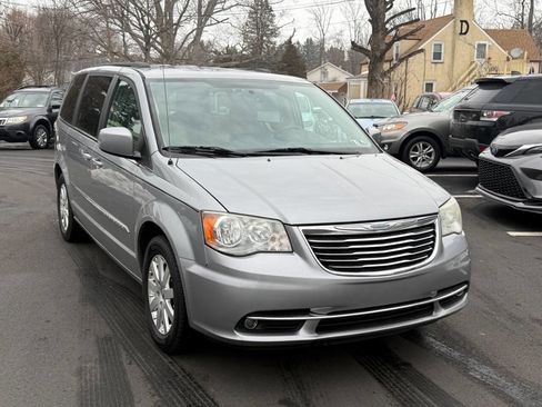 Used 2013 Chrysler Town & Country Touring image 2