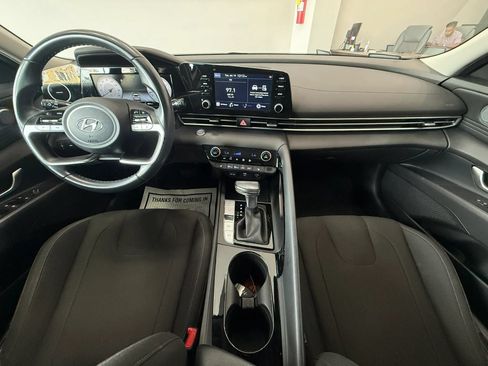 Used 2022 Hyundai Elantra SEL w/ Convenience Package FWD image 21