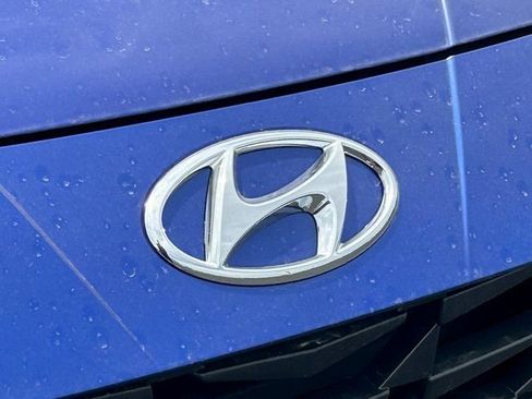 Used 2023 Hyundai Elantra SEL w/ Preferred Accessory Package FWD image 9