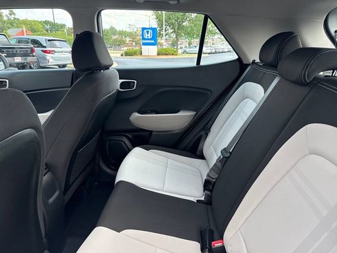 Certified 2023 Hyundai Venue SEL FWD image 20