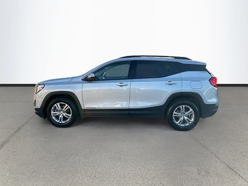 Used 2020 GMC Terrain SLE w/ Driver Convenience Package image 4