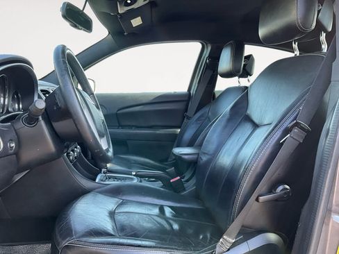 Used 2014 Chrysler 200 Limited FWD image 9