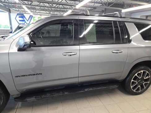 Used 2021 Chevrolet Suburban RST w/ Luxury Package AWD/4WD image 4