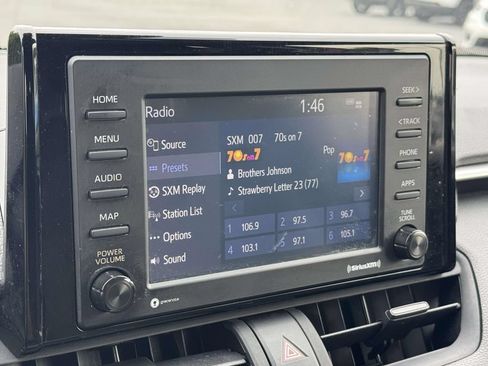 Used 2022 Toyota RAV4 LE FWD image 3