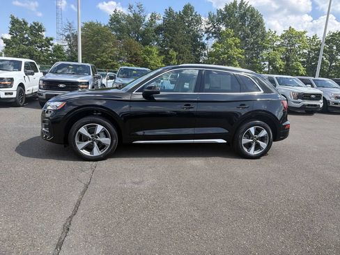 Used 2023 Audi Q5 2.0T Premium w/ Convenience Package AWD/4WD image 2