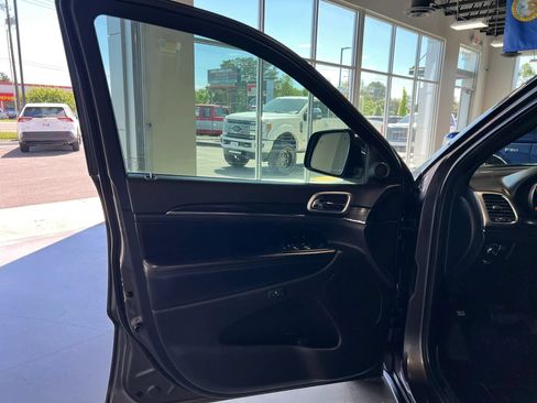 Used 2019 Jeep Grand Cherokee Limited w/ Luxury Group II AWD/4WD image 8