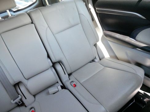 Used 2018 Toyota Highlander Limited AWD/4WD image 14
