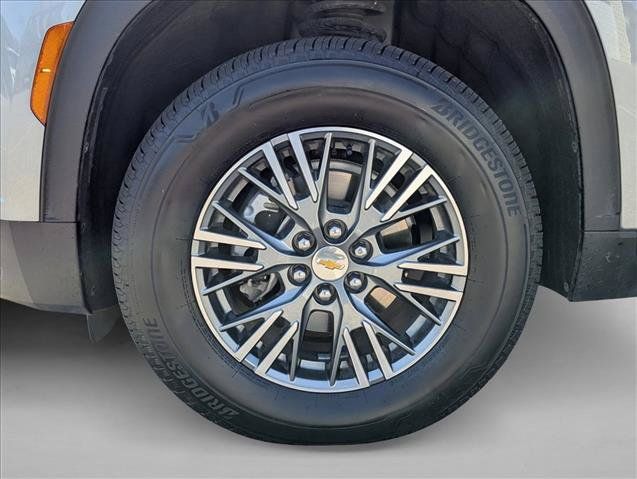 Used 2024 Chevrolet Traverse LT FWD image 9