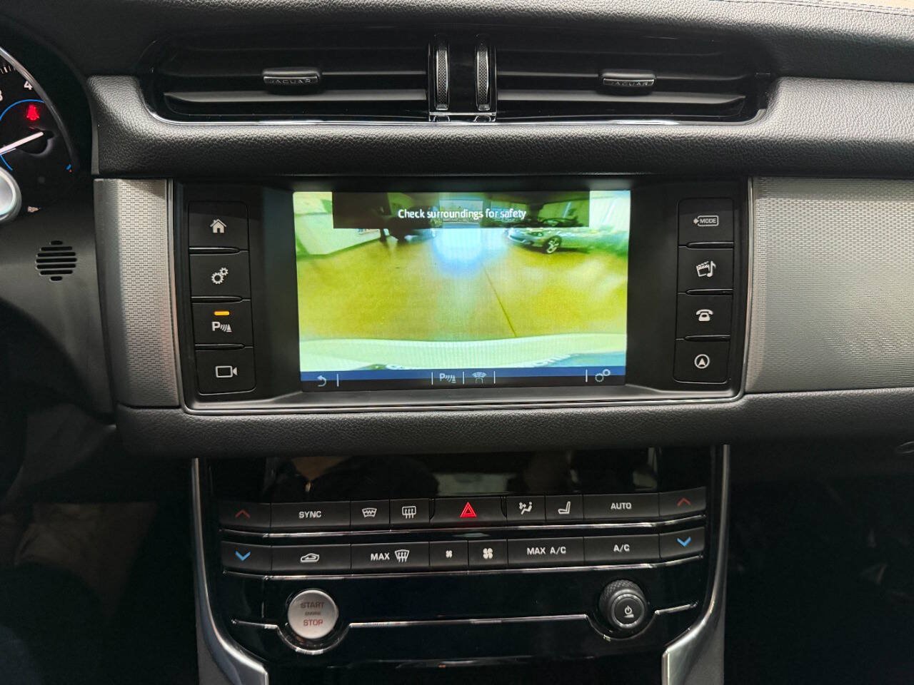 Used 2016 Jaguar XF Prestige AWD/4WD image 28
