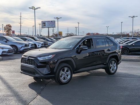 Used 2023 Toyota RAV4 XLE image 4
