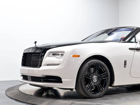 Used 2017 Rolls-Royce Dawn RWD image 6