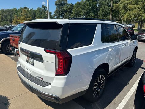 Used 2024 GMC Yukon AT4 w/ AT4 Premium Package AWD/4WD image 4