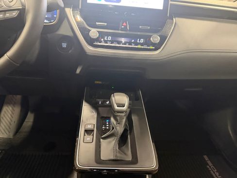 Used 2026 Toyota Corolla Cross XLE AWD/4WD image 12