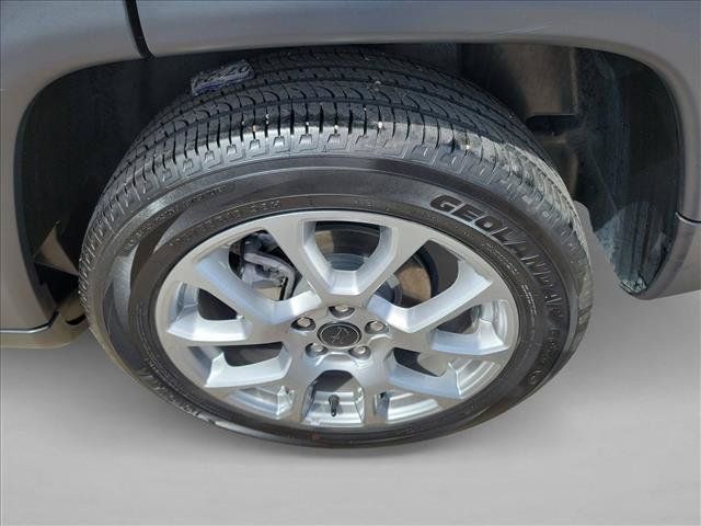 Used 2025 Jeep Compass Limited AWD/4WD image 12