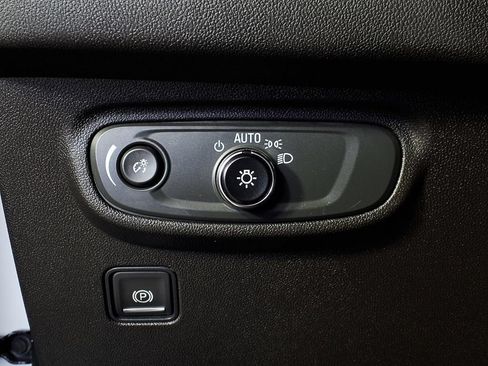 Used 2023 GMC Terrain SLE FWD image 24